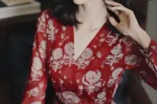 知名网红 表妹李 KK 破产！未婚生女后掉粉上百万转行去卖小吃