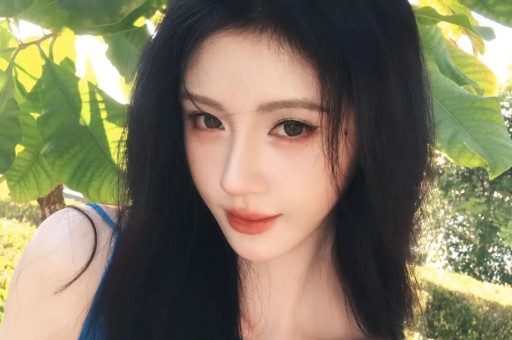 张嘉慧：从校园女孩到时尚巨星的华丽转身