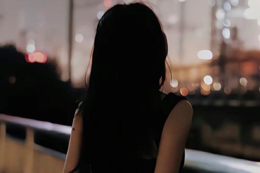 张子枫唯一恋情被扒：倒贴资源、忍劈腿、分手暴瘦为爱自残